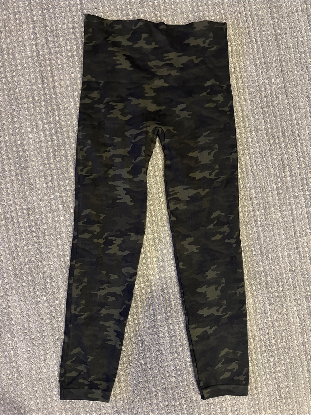 SPANX High-Rise Camo Leggings in Black & Olive Green